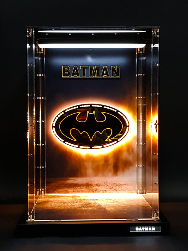 배트맨 1989 피규어 투명 아크릴 LED 조명 장식장 사이즈(mm) : 330 x 300 x 500 ( 가로 x 세로 x 높이 ) - 건프라앤큐브,건큐브,케이스,장식장,