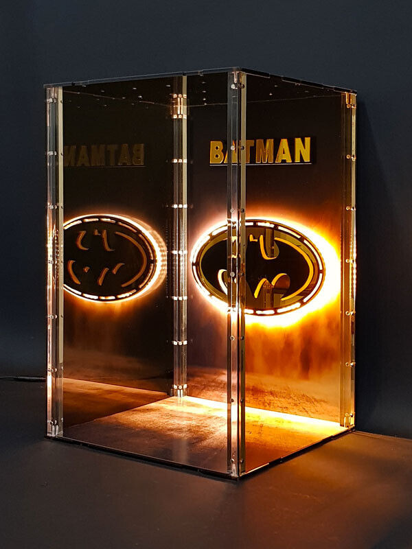 배트맨 1989 피규어 투명 아크릴 LED 조명 장식장 사이즈(mm) : 330 x 300 x 500 ( 가로 x 세로 x 높이 ) - 건프라앤큐브,건큐브,케이스,장식장,